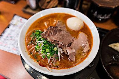 另类逃生《PIEN&PAON plus》steam发售 10%优惠开启